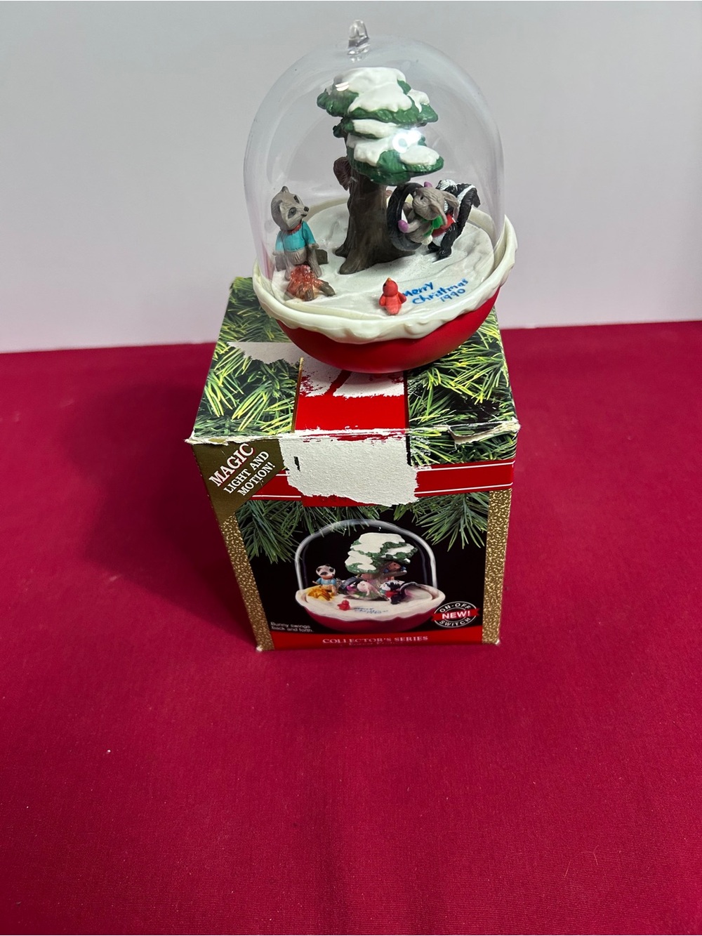 Vintage 1990 Hallmark Christmas bulb with light and motion